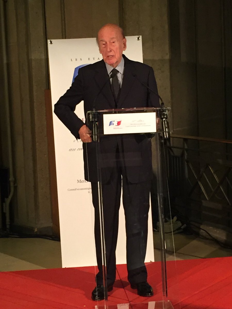 winstonconseil's tweet photo. C était il y a 4 ans au COMES, 45 minutes sans papier «  nous sommes passés d un état démocratique a un état bureaucratique » Vous aviez raison monsieur le Président ! https://t.co/T45SGABae1