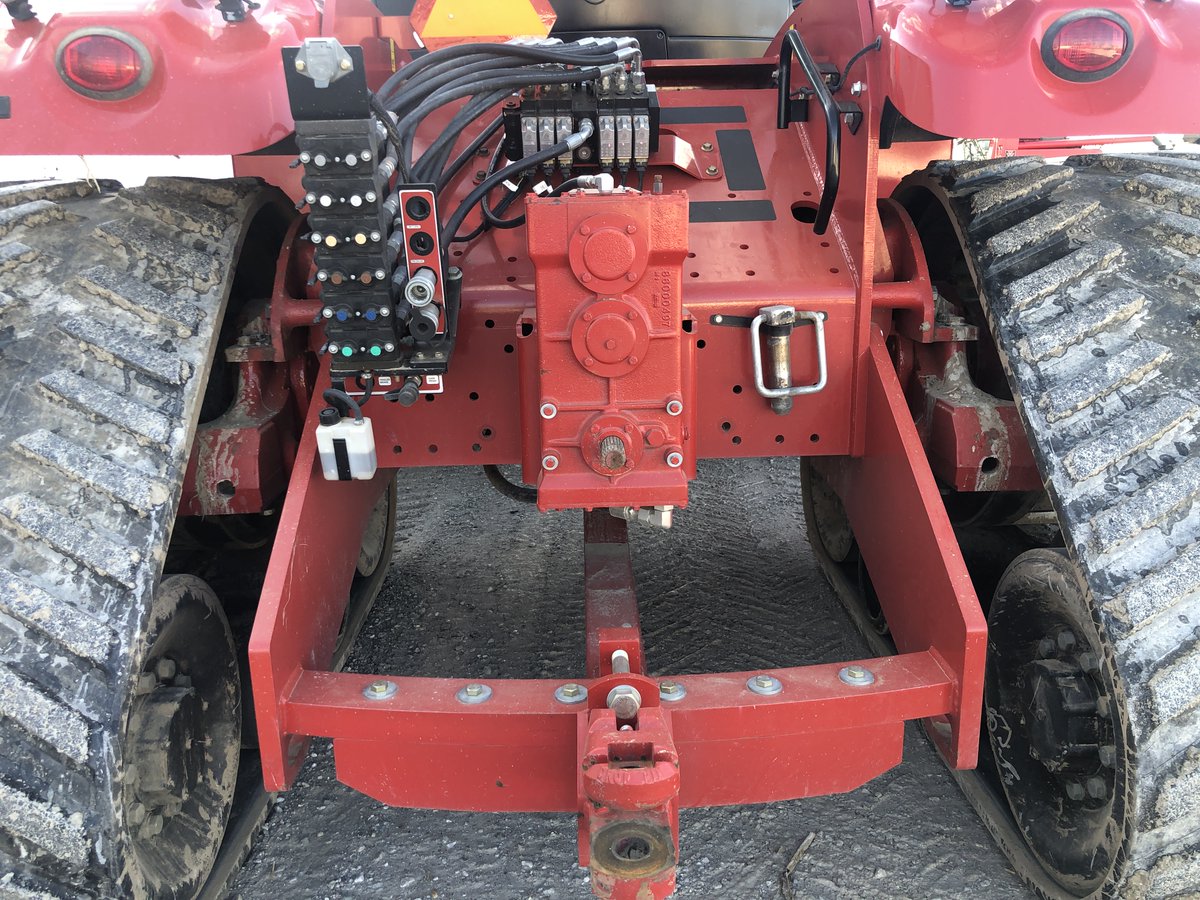 PlevnaImplement's tweet photo. Just in! 2017 Versatile 550DT, 982 hrs, 6 remotes, PTO, 55gpm hyd pump, 30" tracks, front & rear diff locks, reversible fan, deluxe cab w/leather seat, 8 LED lights, heavy duty drawbar, guidance READY, excellent condition. $295,000 1.99% for 6yrs! https://t.co/GoIfRBEqZP