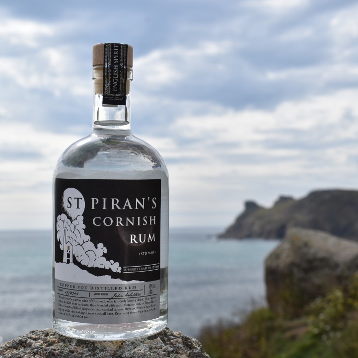 englishspirituk's tweet photo. For a unique celebration of Cornwall, try our St Piran's Cornish Rum.  We make it with water from our spring at Treguddick Manor. Crammed full of rich raisin and caramel flavours, we think it is absolutely delicious.

#cornishrum #rumlovers https://t.co/3qA3gVTCHi