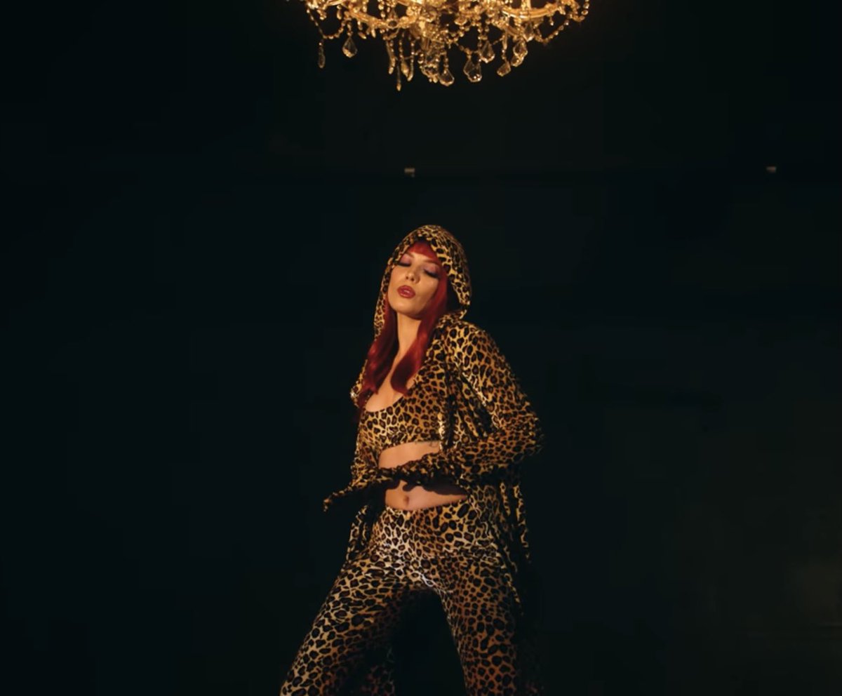 macy_spears's tweet photo. Shania &amp; Halsey (in that leopard outfit) energy all 2021. https://t.co/kVH1Ax80Lf