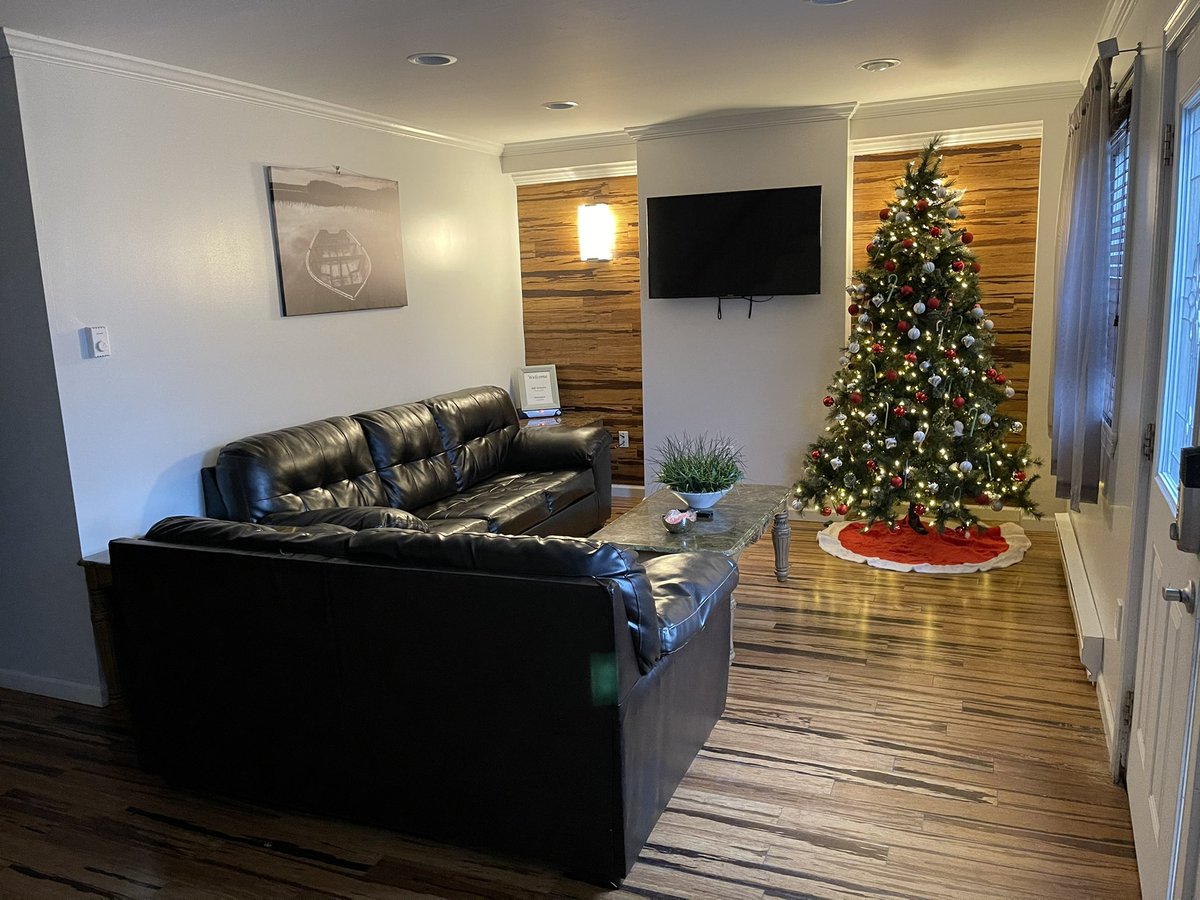 arrowhead349's tweet photo. #Christmas #Christmas2020 #HolidaySeason #arrowheadpa #poconos #vacation #vacationrental #tistheseason #Airbnb #Pennsylvania #family https://t.co/oRd2IZZUOm