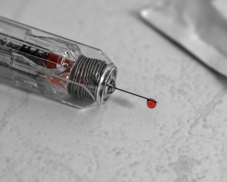 AgainstCronyCap's tweet photo. #Covid vaccine in exchange for a $1,500 stimulus check?  #tcot https://t.co/KOIKpMbQ5A #Vaccine https://t.co/yKp6CO73l8