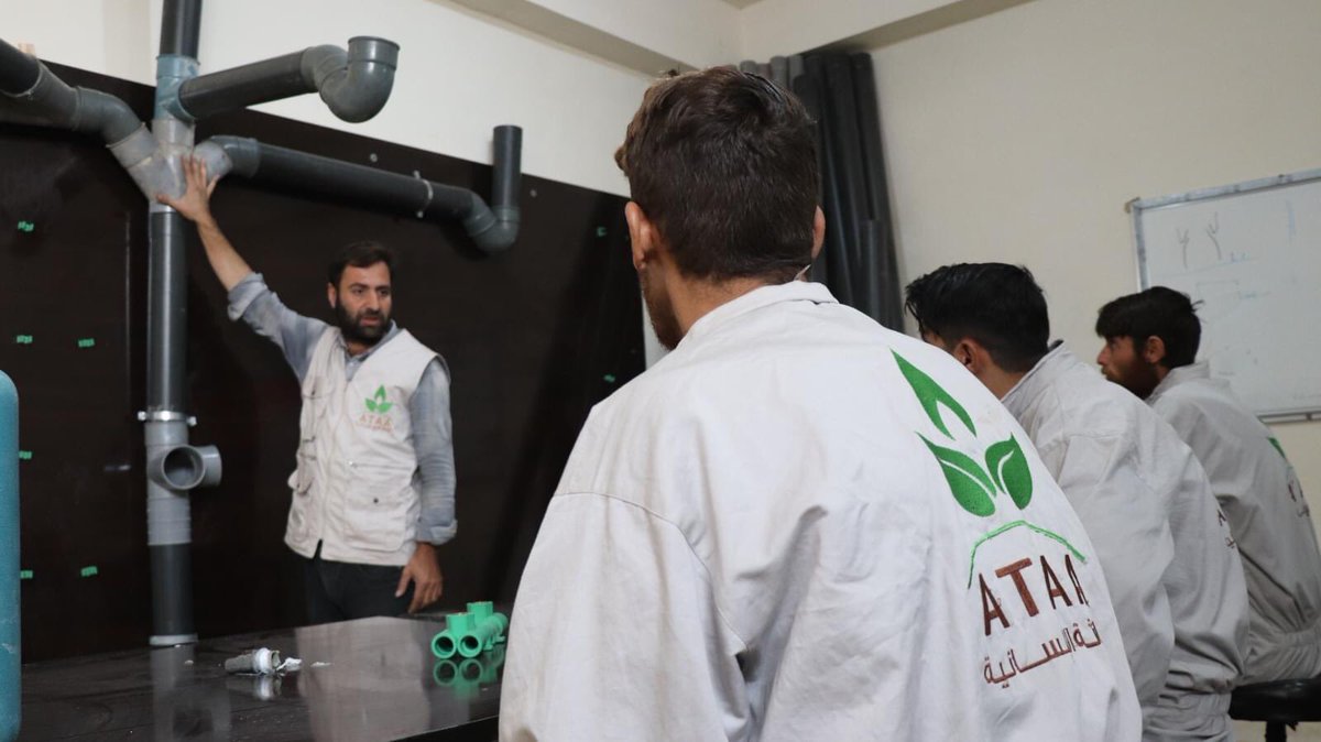 AtaaRelief's tweet image. جهود سنين لإنشاء المعهد بدأت تثمر 🌱
صور من استمرار التدريبات المهنية للطلاب والطالبات في معهد عطاء المهني بريف إدلب. 

#SPARKAlumni