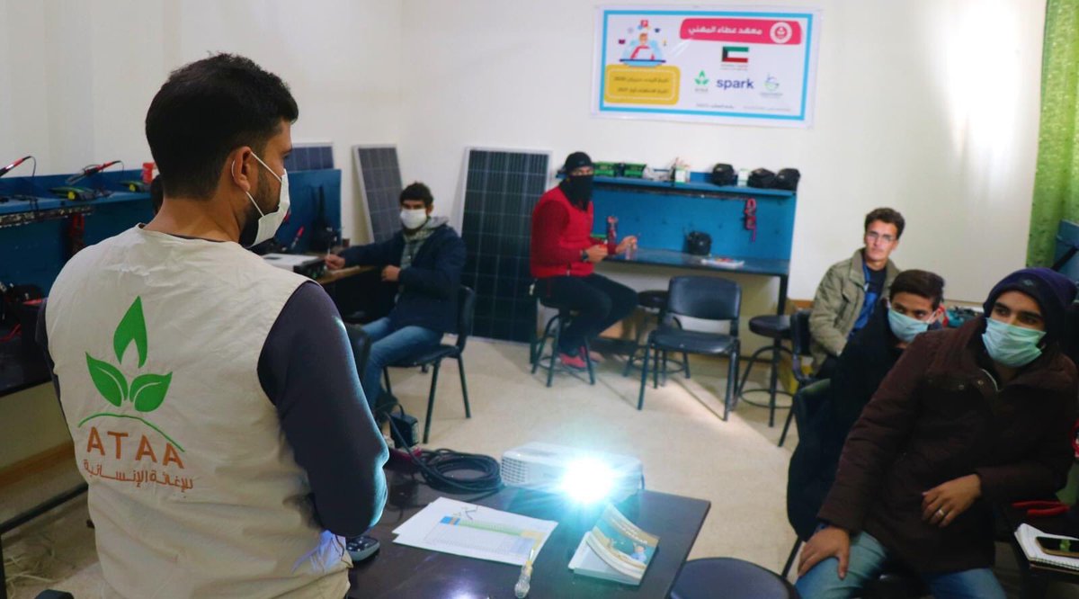 AtaaRelief's tweet image. جهود سنين لإنشاء المعهد بدأت تثمر 🌱
صور من استمرار التدريبات المهنية للطلاب والطالبات في معهد عطاء المهني بريف إدلب. 

#SPARKAlumni