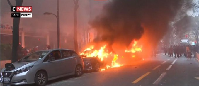 Luc1955Jean's tweet photo. @AA_Avocats c est vrai les gentils manifestants qui manifestent ds le calme !!mais le préfet a raison 
a sa place c est a la LBD 40 https://t.co/gSpfuiLw4E