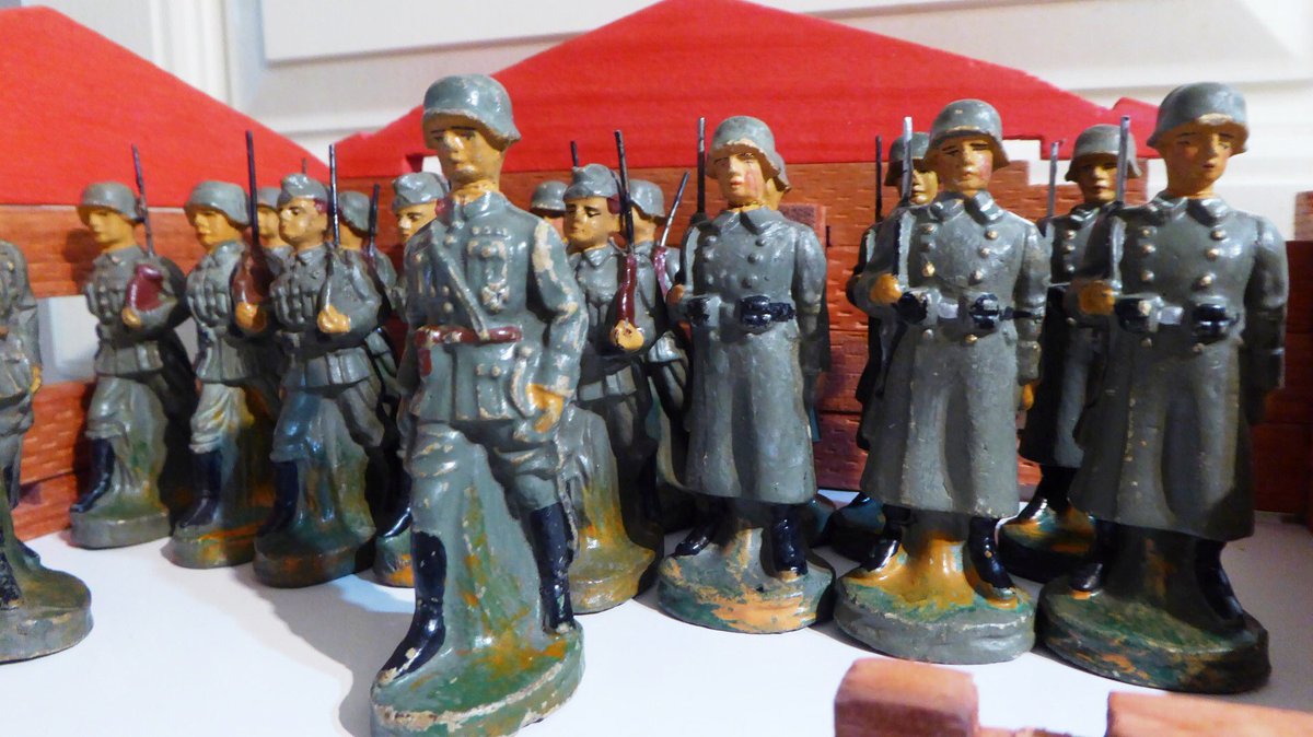 PabloGr13346576's tweet photo. F. Fischer - composition toy soldiers company from Thuringia https://t.co/k7BLA7Mffh

F. Fischer company was established in the region of Thuringia(Germany) around 1938.

#eusoldatini, #FF, #Fischer, #Germaninfantry, #Heer, #Stahlhelm, #Thuringia, #Wehrmacht, #WorldWar2, #WW2 https://t.co/F6RfvTDo0j