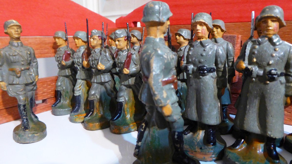 PabloGr13346576's tweet photo. F. Fischer - composition toy soldiers company from Thuringia https://t.co/k7BLA7Mffh

F. Fischer company was established in the region of Thuringia(Germany) around 1938.

#eusoldatini, #FF, #Fischer, #Germaninfantry, #Heer, #Stahlhelm, #Thuringia, #Wehrmacht, #WorldWar2, #WW2 https://t.co/F6RfvTDo0j