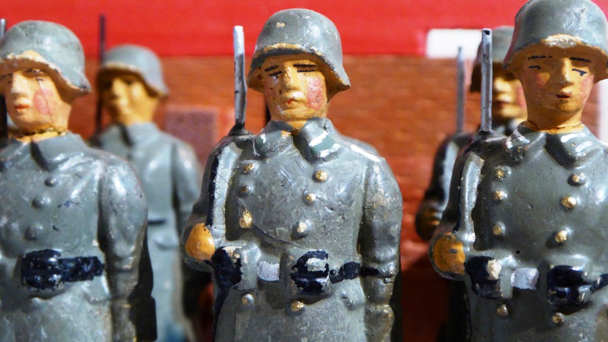 PabloGr13346576's tweet photo. F. Fischer - composition toy soldiers company from Thuringia https://t.co/k7BLA7Mffh

F. Fischer company was established in the region of Thuringia(Germany) around 1938.

#eusoldatini, #FF, #Fischer, #Germaninfantry, #Heer, #Stahlhelm, #Thuringia, #Wehrmacht, #WorldWar2, #WW2 https://t.co/F6RfvTDo0j