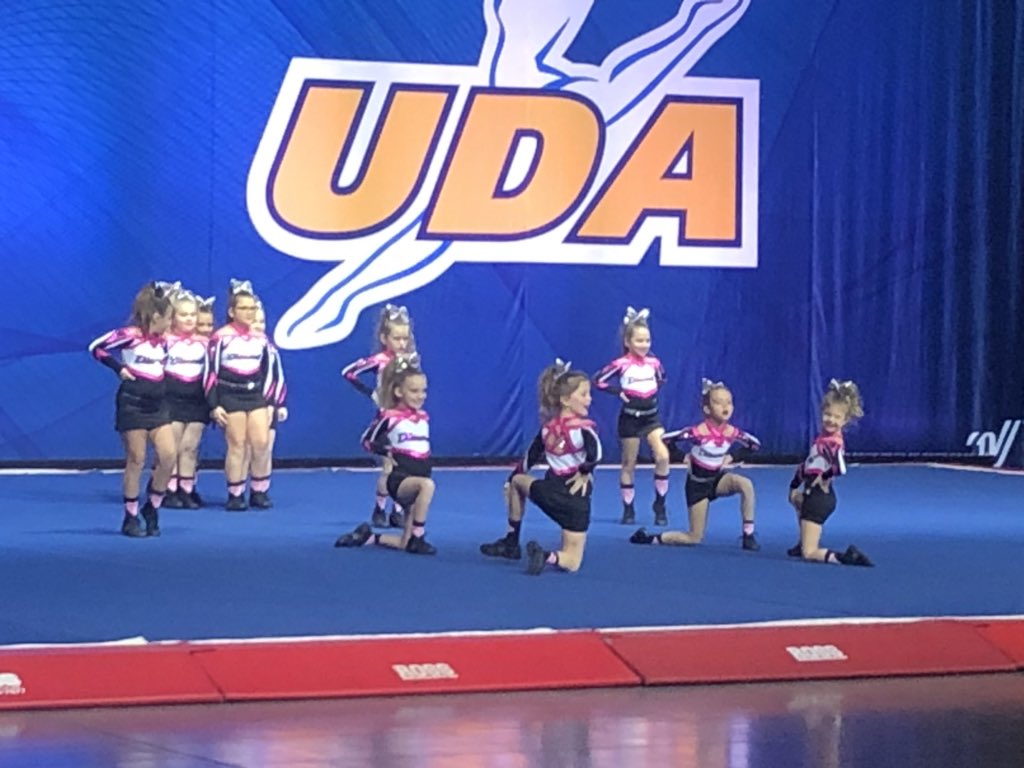 CheerGymEliteSC's tweet photo. #ICE.  ##@SabraGen https://t.co/5LiFM2q2Eu