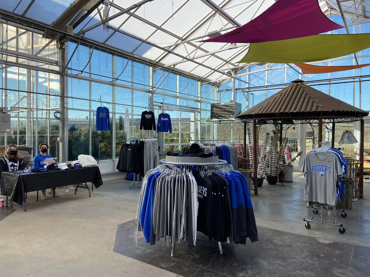 Come visit us! ✨Open 10-4pm at 101 Market✨ Perfect place to finish your holiday shopping! 🎁🎄