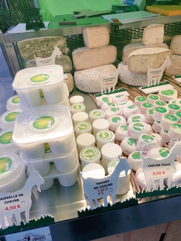 Rosalie_glacis's tweet photo. Qui a déjà son Gaperon pour Noël ? C'est moi !! Avec tous les conseils pour l'affiner jusqu'aux fêtes 👍 #Marchédesproducteurs de #courbevoie
Chèvre, Gaperon et Telethon (2 stands)
#courbevoie #producteurs #Noel #Dons #fromages #chevre #gaperon https://t.co/Y51ZIGZyFf