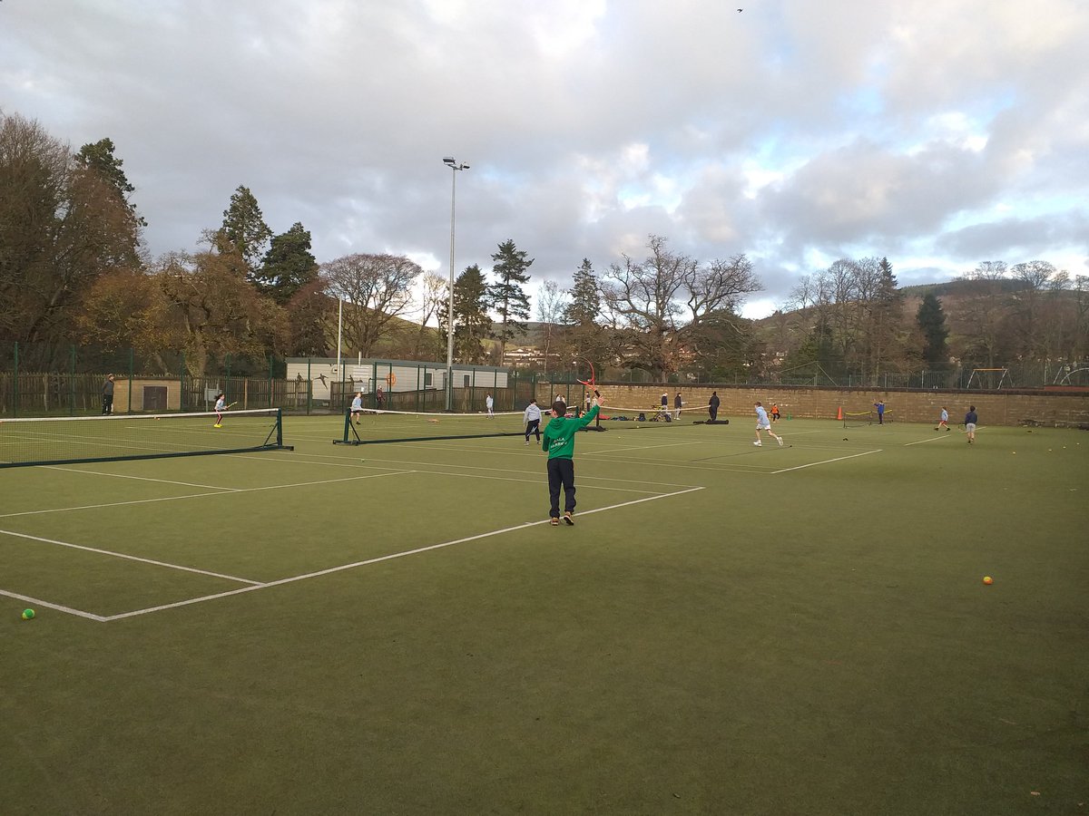 BTCGalashiels's tweet photo. 23 players for our team challenge this afternoon- Border Bulldogs beat the South Sharks 39-35! Hot chocolate, santa hats and some tennis! #winningcombinations @tennisscotland @the_LTA @LTACompetitions @LiveBordersSD @JudyMurrayFdn @VoteJardine @sportscotland https://t.co/XY5zgmz0ga