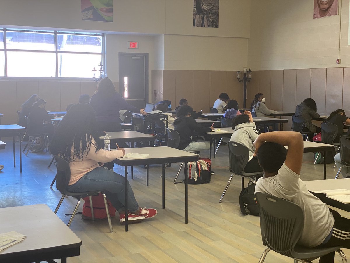 DrBrandonRoss's tweet photo. Mrs. McRae and @rvblazeracademy freshmen are simplifying expressions this morning during boot camp. https://t.co/1YubAEPT6C