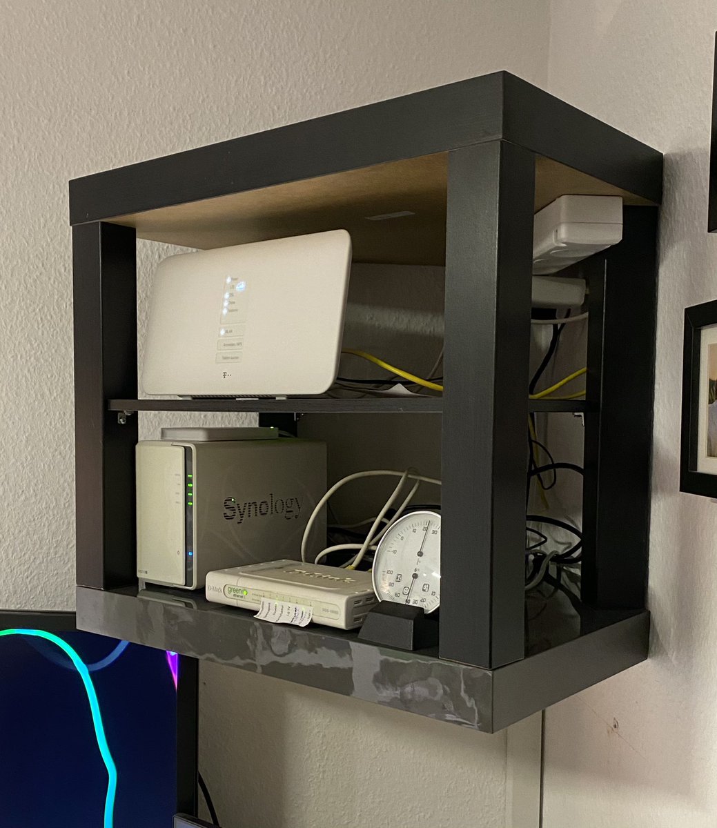 tech_tobi's tweet photo. Wenn schon neue Netzwerktechnik, dann auch im Rack: #DIY Projekt #LackRack powered by Reste von #IKEA. Technik, Ordnung und Feintuning folgt in Kürze https://t.co/z5Do8nzMD0