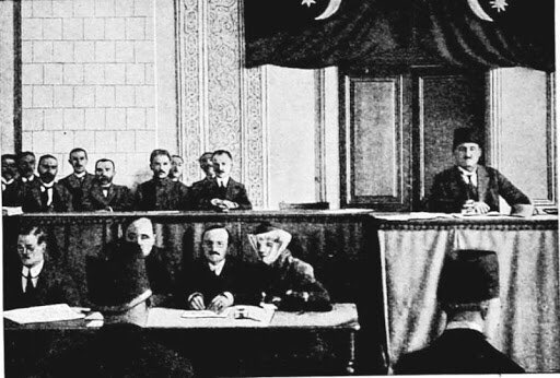 aze_nakhchivan's tweet photo. 1918 - ci il qurultayında M.Ə.Rəsulzadə müsəlman qadınının azad edilməsini müsəlman xalqlarının milli - azadlıq mübarizəsinin ən mühüm məsələlərindən biri kimi qiymətləndirdi və qadınlara seçki hüququ verən ilk müsəlman dövləti Azərbaycan oldu! 🇦🇿 https://t.co/cwEC3Ap05K