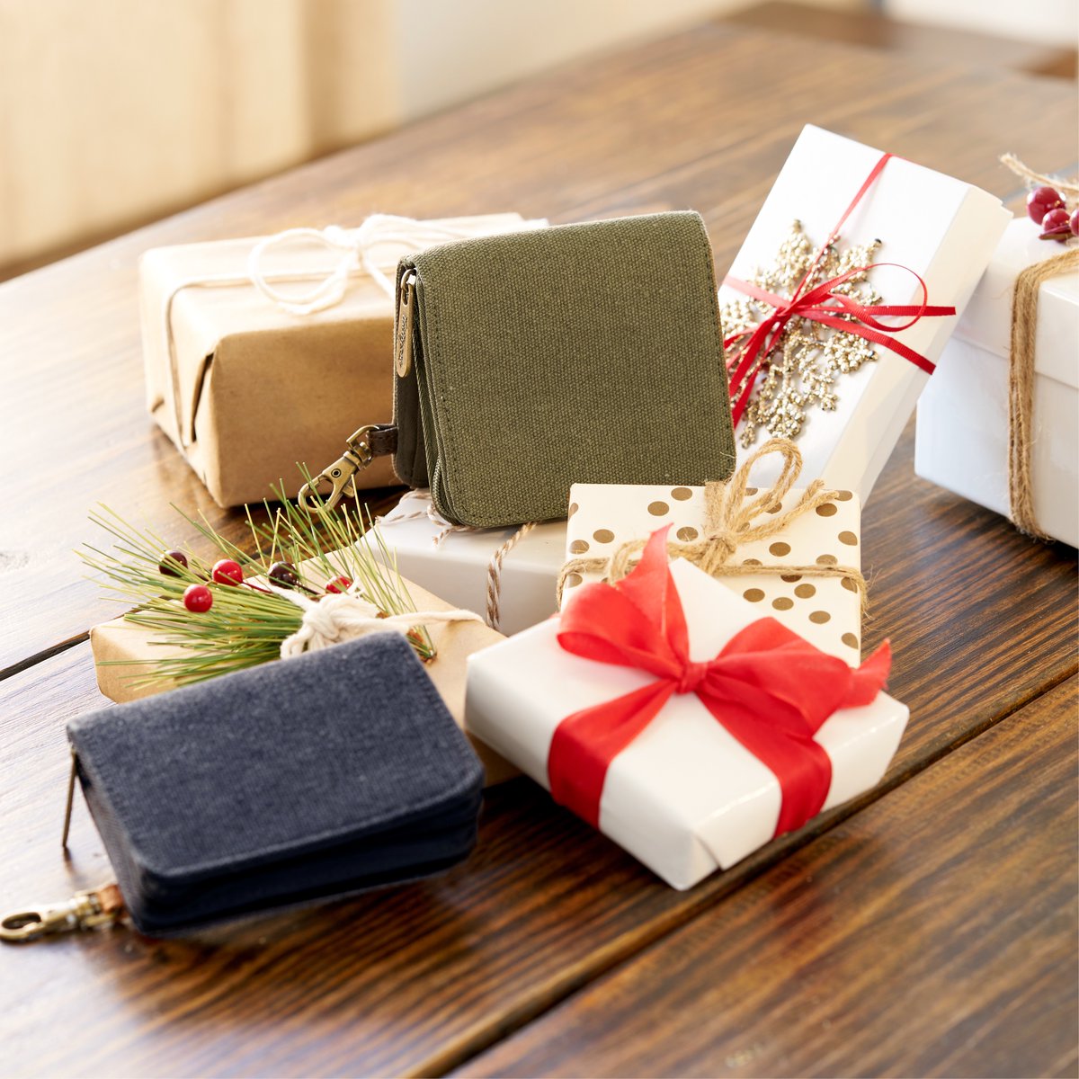 ThirtyOne's tweet photo. Which color do you like best? Vintage Slate or Olive?
•
This Clip N' Zip Wallet is a perfect gift for anyone on your list.
Shop here:
(US): https://t.co/Owxivo2OwI
(CA): https://t.co/qCGqFGBHpA
•
#thirtyone #sheshop #gifts #giftswithmeaning #holidays #shoplocal https://t.co/mC1v2YAtk8