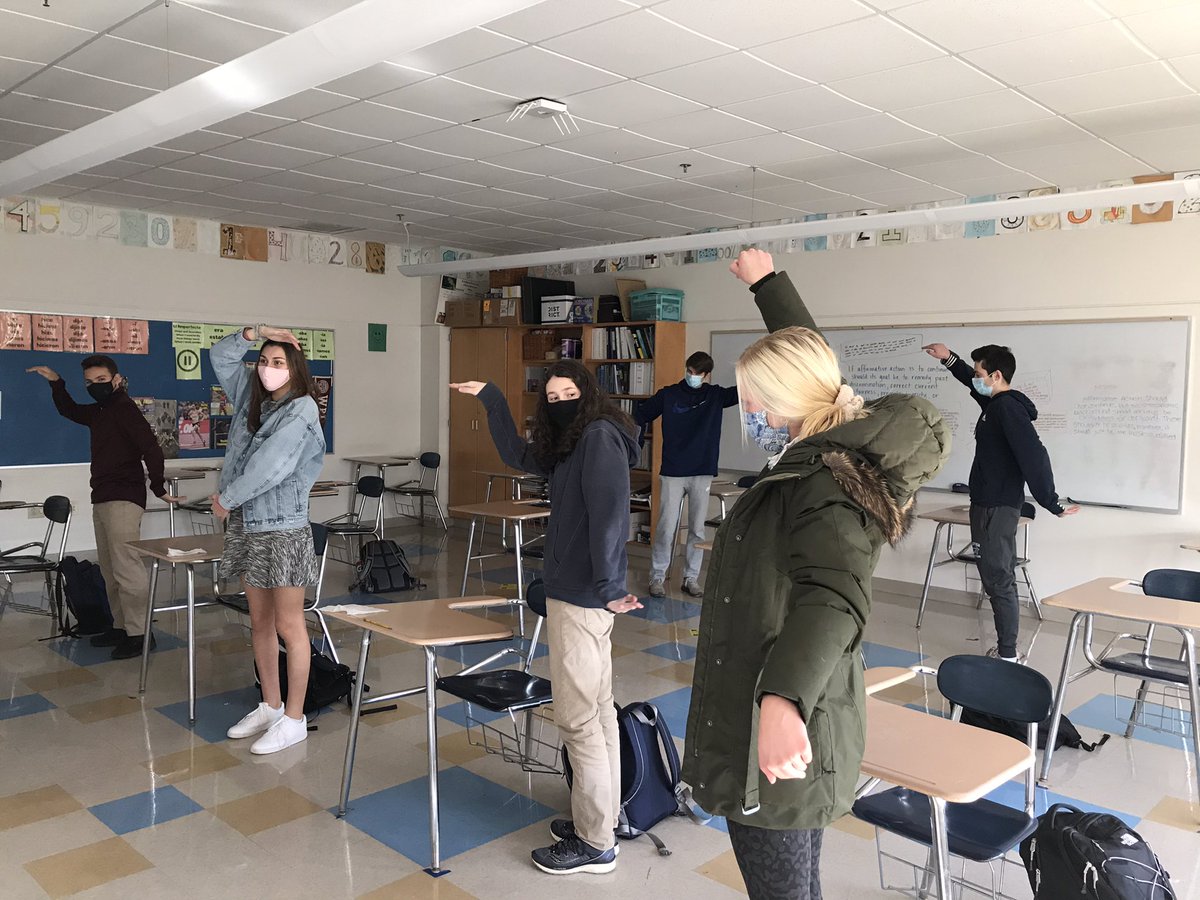 SenoraHamilton's tweet photo. โSโ con el cuerpo para โSaraโ. Physical distance phun. #vampirata #espanol4 #medfieldps #NailedIt https://t.co/3IdKPqcBSl