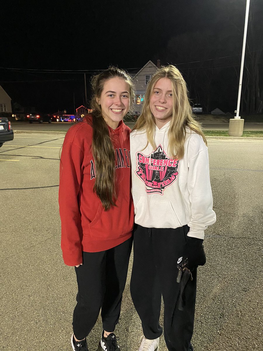 ByronLions's tweet photo. Thank you Ava and Megan for helping with Miracle on 2nd Street!  @AvaMilburn https://t.co/iynvWse7Yp