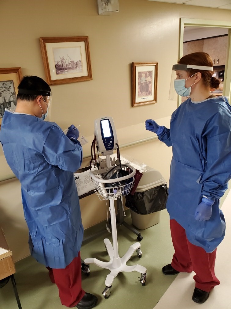 3CdnDiv3DivCA's tweet photo. L’équipe médicale des @ForcesCanada est fière d’avoir travaillé avec le personnel et les partenaires locaux de la Nation crie d’Opaskwayak pour stabiliser la situation entourant la COVID-19 au foyer de soins Rod McGillivary et sont maintenant chez eux au #3DivCA. #OpLASER https://t.co/y2TPW1v5nr