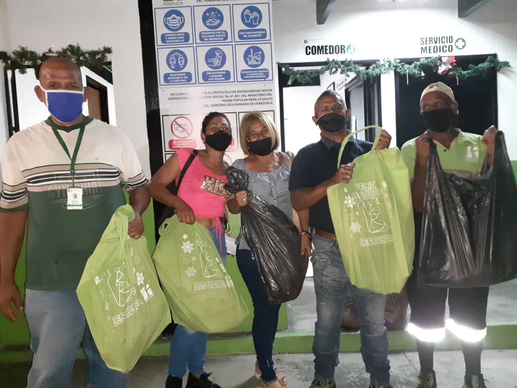 fospuca's tweet photo. ¡Buen día! Ayer #4Dic hicimos entrega del obsequio navideño a todos nuestros trabajadores, el valor más grande de nuestra empresa. Agradecemos por un año lleno de compromiso a pesar de las adversidades. Seguimos adelante día tras día #SomosFospuca https://t.co/MswLvUqIAt