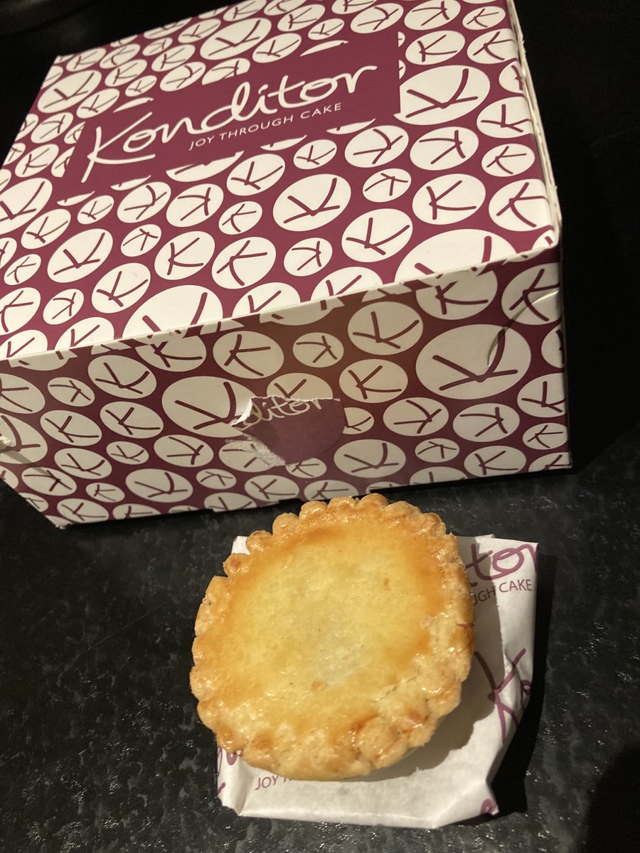⁦<a href="/konditorcakes/">Konditor</a>⁩ The dogs of mince pies 🥧