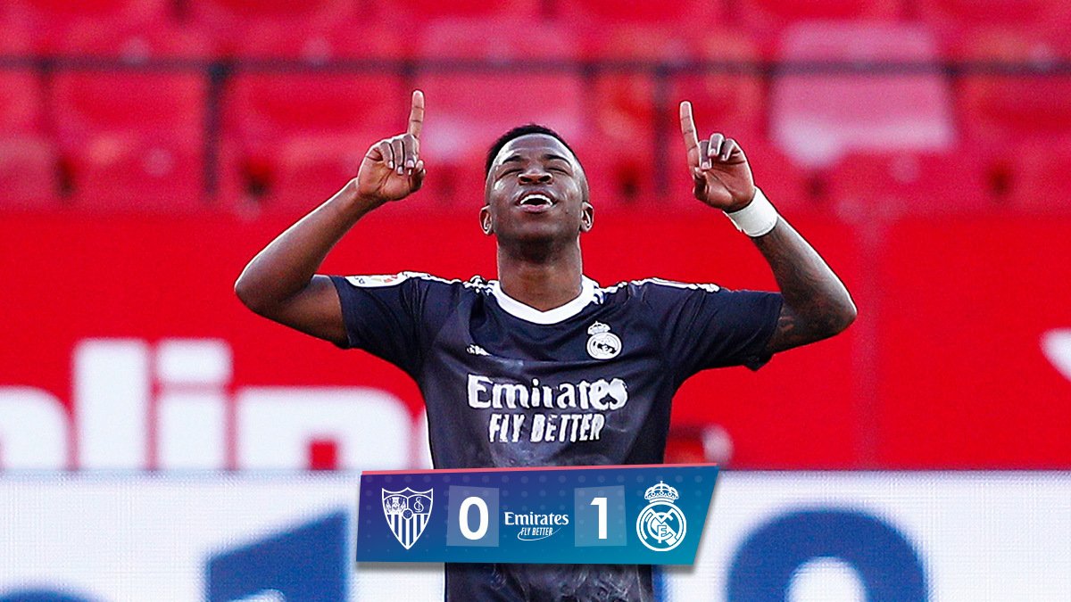 JLSanchez78's tweet photo. Buen sábado @cristobalsoria 😁

Mantita, sofá y un poquito de lloriquín 

📍Sevilla 0-1 Real Madrid
📍Real Madrid 5-2 Sevilla https://t.co/y2QglIj02w