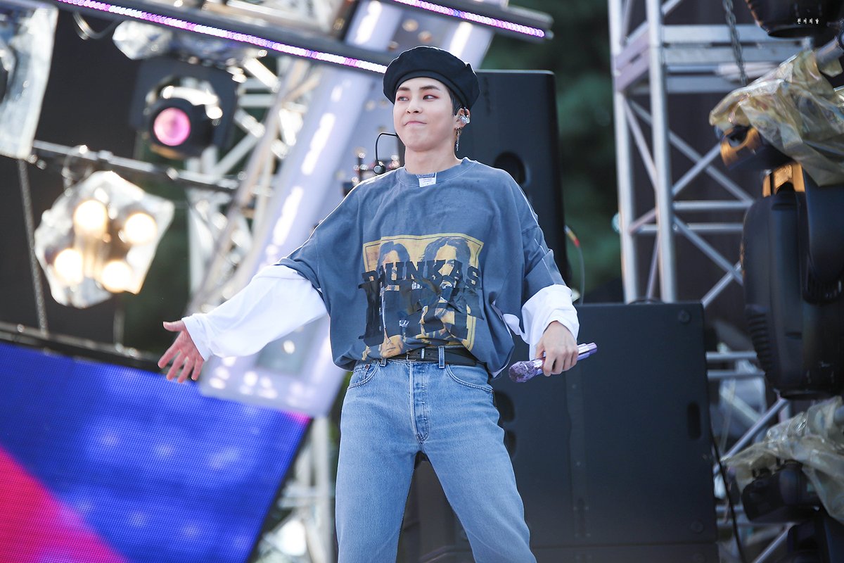 A_thousand_Moon's tweet photo. 180909 스펙트럼 페스티벌
시우민 보고 싶어 8A8...🍻

#EXO #엑소 @weareoneexo
#XIUMIN #시우민 #しうちゃん https://t.co/E8EeJ9LVtT