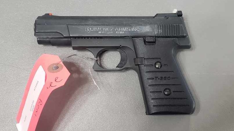 Chicago_Police's tweet photo. So far this morning, over 40 guns have been turned in to #ChicagoPolice at today’s Gun Turn-In at the @NSTOPchurch (2447 W. Granville Ave) in @ChicagoCAPS24.

No questions asked.

There’s still time to make your way here before 2pm, $100 for a gun and $10 for BB/air/replica guns. https://t.co/UJgGfRX1Pp