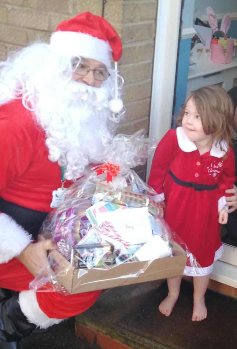 TICYorkshire's tweet photo. Some pics from our first Santa drop @Humberbeat @hulllive @HULLCVS @FFigtastic @BeaWoodOfficial @deanclark1989 @EmmaHardyMP @HullChampions @BevWright214 https://t.co/80LLYeDeD2