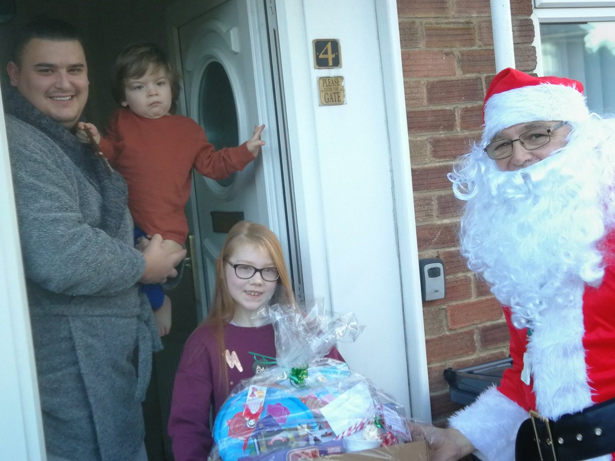 TICYorkshire's tweet photo. Some pics from our first Santa drop @Humberbeat @hulllive @HULLCVS @FFigtastic @BeaWoodOfficial @deanclark1989 @EmmaHardyMP @HullChampions @BevWright214 https://t.co/80LLYeDeD2