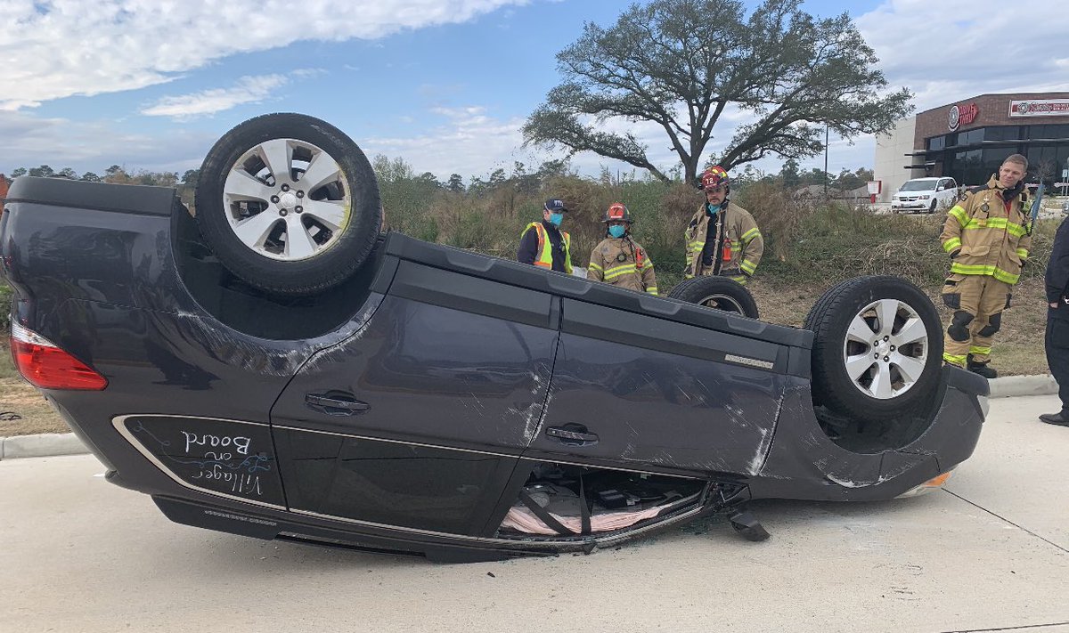 LeeStrobel's tweet photo. Please pray for my daughter Alison and granddaughter Abigail, who were in rollover crash this morning. They are being checked out but appear to be okay, thank God. https://t.co/aj17TFs0ko