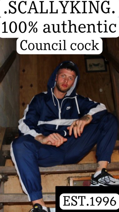 just a Scally chillin on some steps nothing new here! Rt if you’d like your head between them legs!????