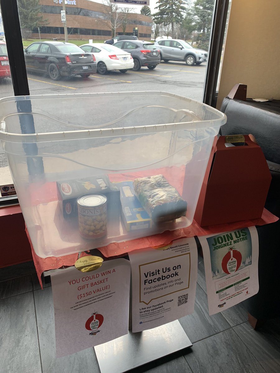 ChicaNovo's tweet photo. Next time you pop by @SimplyBiscotti don’t forget your canned food donation for @OttawaFoodBank too! #localpowers #deelishdistractions #Christmascovidkiloswonderland https://t.co/3MseaV6wLT