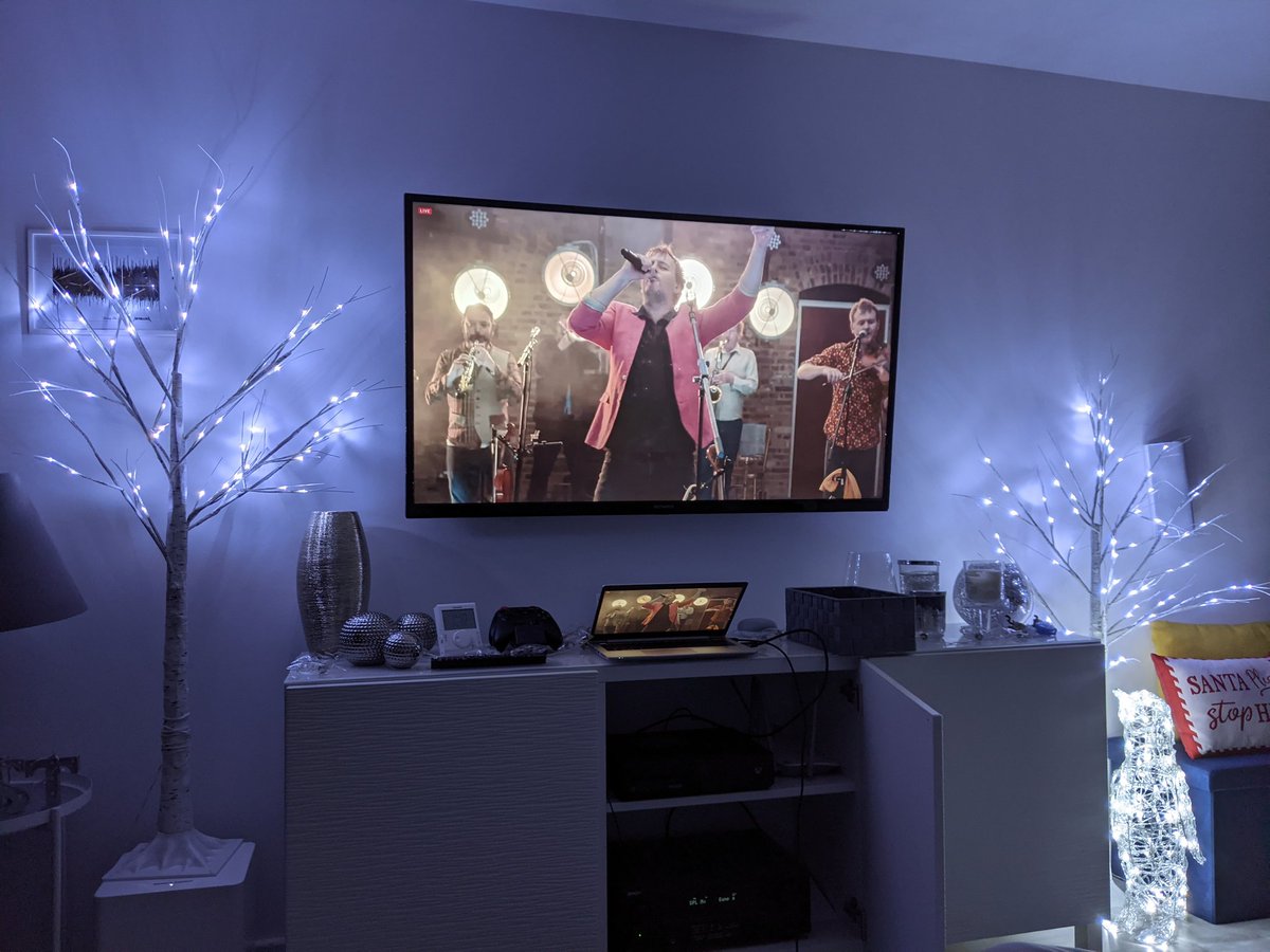 TimV37's tweet image. Only wish it was back at Sheffield city hall... Maybe one day. But until then, this will do nicely. Thanks @Bellowhead