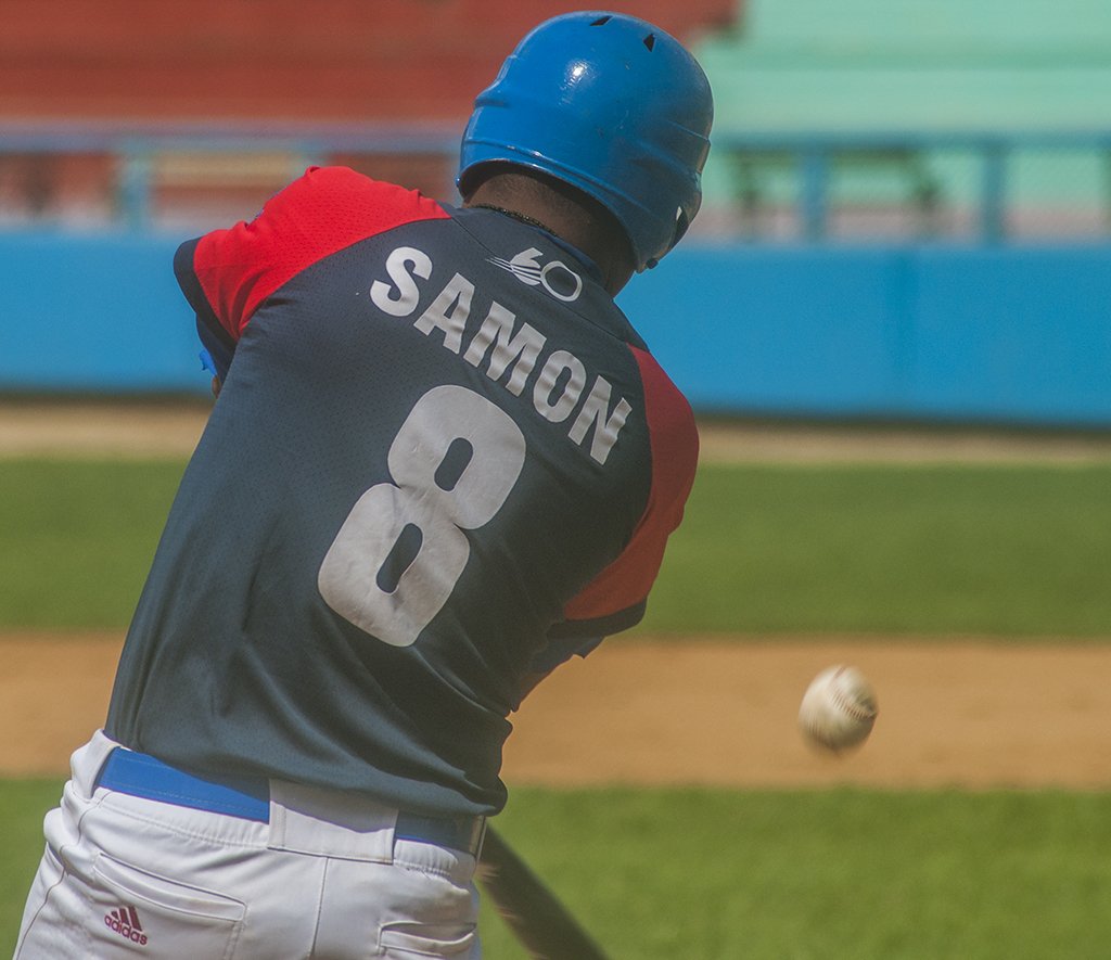 torosdecamaguey's tweet photo. 👀 Se despega Camagüey en el 6to arriba 👀

💫 Jonrón de Samón con uno en base abrió un racimo de tres anotaciones.

👉 El juego ahora 6x2.

#PoderTaurino
#1erJuegoCMGvsSSP
#SNB60
#VamosToros https://t.co/LNMKOhbGoD