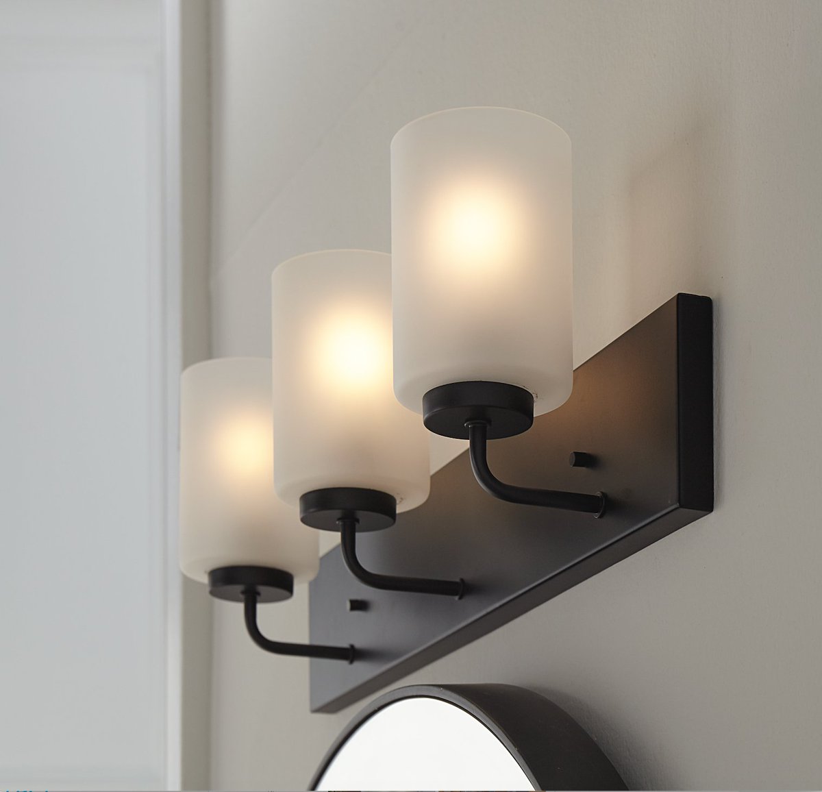 ProgressLtg's tweet image. Make your home ✨merry &amp;amp; bright✨ all year long with the new Merry vanity lights! ⁠
Want more about Merry? Check out the new decorative collection now: bit.ly/3qgdCsc

#bathroomlighting #modernlighting #transitionaldecor #vanitylights