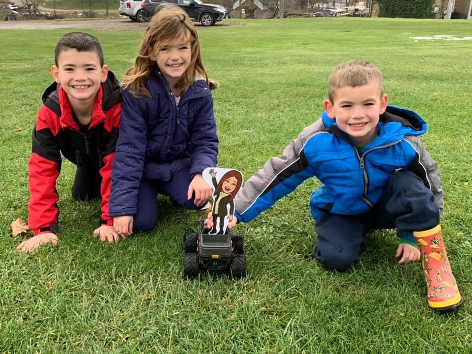 On to new adventures! #flatsanders is 🚘 CRUISING around with some pretty cool kinder-kids! ✔️ing out the holiday lights ⁦<a href="/PghZoo/">Pittsburgh Zoo & Aquarium</a>⁩, enjoying a scenic drive on the farm, and riding around with Ellie Sparkles ✨ the elf! #happyholidaysflatsanders ⁦<a href="/JoeWalkerES/">Joe Walker ES</a>⁩