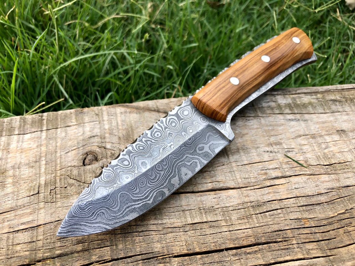 hunt_viking's tweet photo. Custom Handmade Damascus Steel Hunting skinner knife intrested people Dm me https://t.co/iaCReemgKF