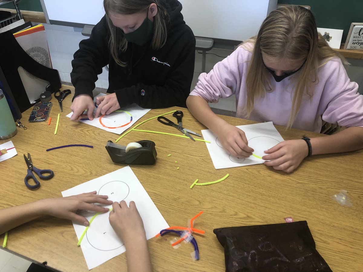SabrinaTyrer's tweet photo. Investigating relationship between circumference & diameter. Wow, a little more than 3 diameters equals circumference! @SummersCorners #tvdsbmath https://t.co/RSrdN4YAis
