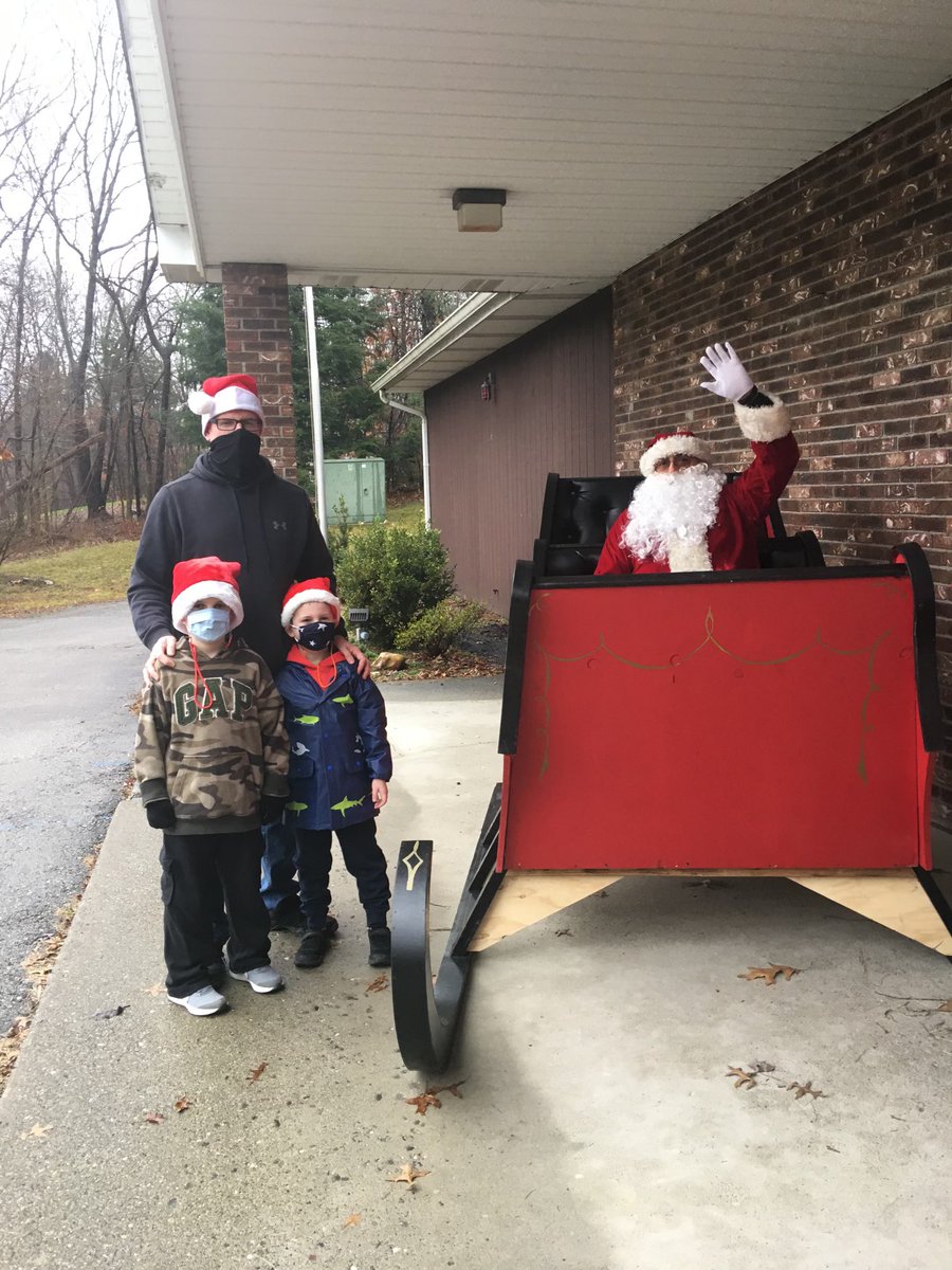 jknob8's tweet photo. Proud of my boys for spending their morning helping organize donations for @ToysForTots_USA 😍🎅🏻 https://t.co/gWC8DgBjcV