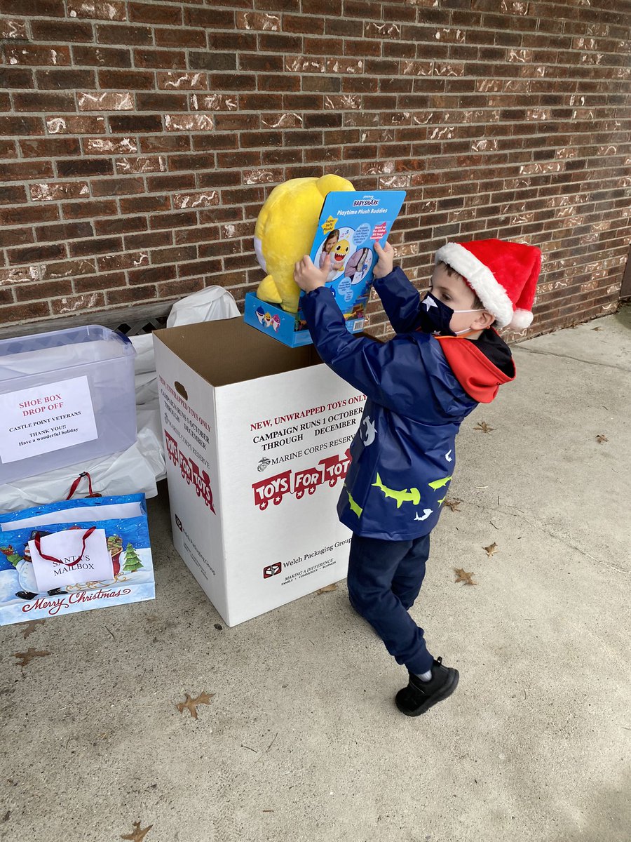 jknob8's tweet photo. Proud of my boys for spending their morning helping organize donations for @ToysForTots_USA 😍🎅🏻 https://t.co/gWC8DgBjcV