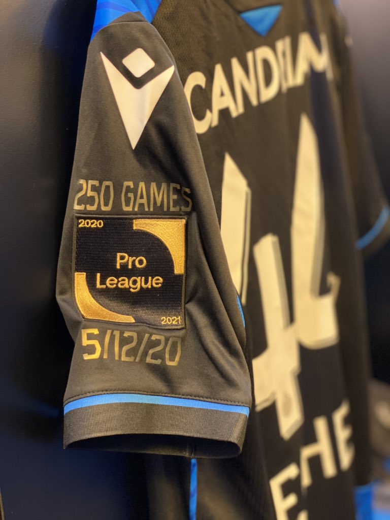 ClubBrugge's tweet photo. Two special shirts today! 🥰 #CluStv https://t.co/pWGdkDU8xm