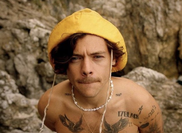 sushisatelllite's tweet photo. Golden music video inspired necklace by Harry Styles🌞
#HarryStyles #Golden #harrystylesmerch #harrynecklace #harrynecklaces #goldennecklace #eliounecklace #goldenmv #harrymerch #FineLine #hs1 #hs2 #hs3 #DontWorryDarling #finelinemerch #eliou #VarietyHitmakers #bringbackmanlymen https://t.co/zIlZpxQdPI