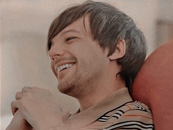 LOUISARCHlVE's tweet photo. when louis tomlinson smiles, sun shines https://t.co/RZnScq34HT