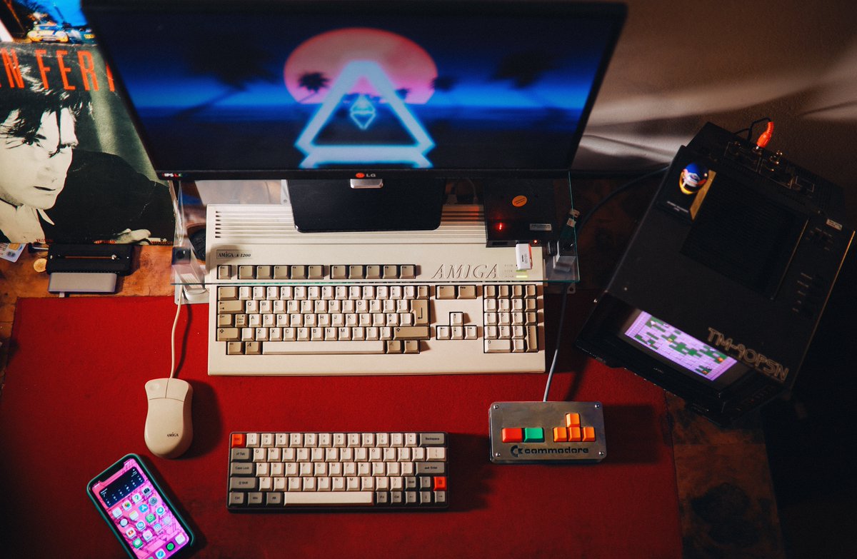 anndrew82's tweet photo. So many mechanical keys on the desk these days ⌨ Totally love the small mechanical keypad that I use with the Amiga for quick gaming sessions. #commodoreAmiga #chiptune #gaming #demoscene #micropad #mechanicalkeyboard #amigaRetweets https://t.co/Hm86Ah68dz