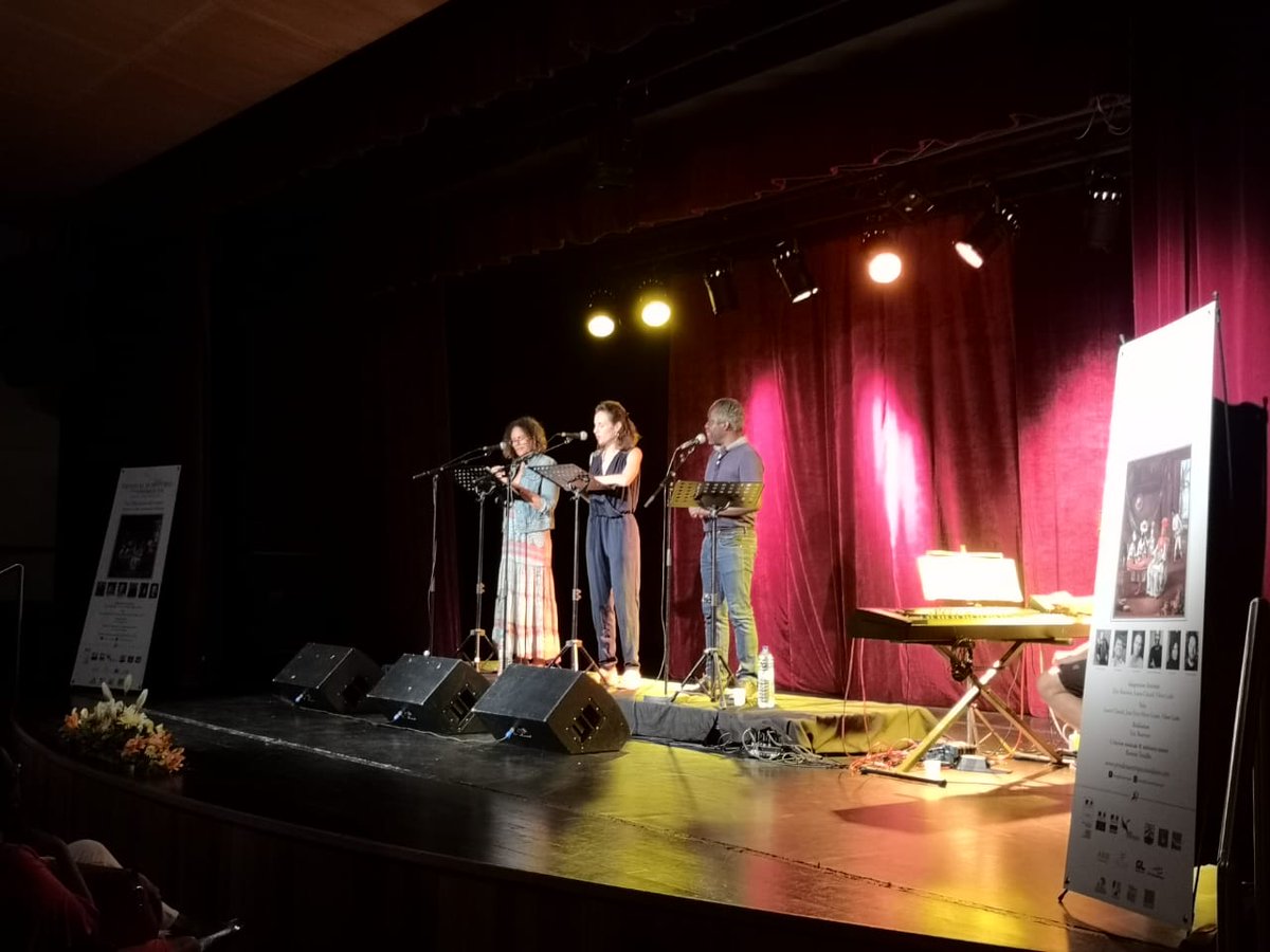 Hier, à l'Auditorium de Basse-Terre, dans le cadre du festival Écritures des Amériques, les CPGE AL1 et 2nde 1 ont beaucoup apprécié l'adaptation d'Eric Bouvron du roman de Maryse Condé, La Migration des cœurs, magnifiée par la voix des 3 comédiens et la musique de R. Trouillet.
