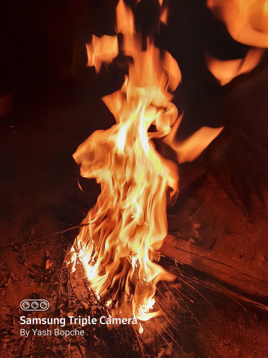bopche_yash's tweet photo. 🔥 #bonefire #village #nightcold 🔥 https://t.co/m5rd4cLlS6