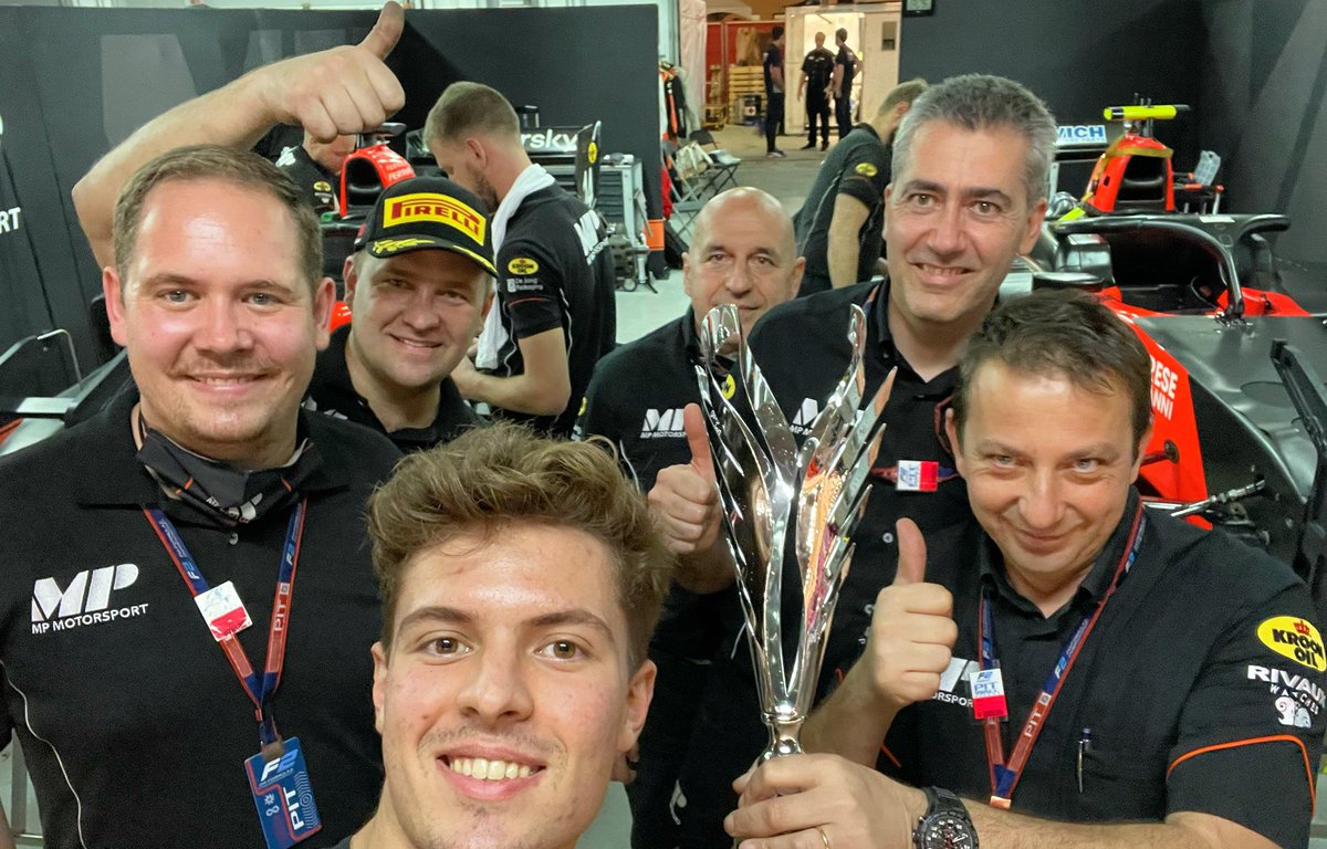FelipeDrugovich's tweet photo. 🇧🇷 Recuperamos o P3 no final das contas! Tínhamos tudo pra ganhar, mas fico contente com este resultado de qualquer forma!
-
🇬🇧 We got the P3 back at the end! Had everything to win, but I am anyway happy with this result!
#formula2 #fiaf2 #f2 https://t.co/C9l2Sk3lQF