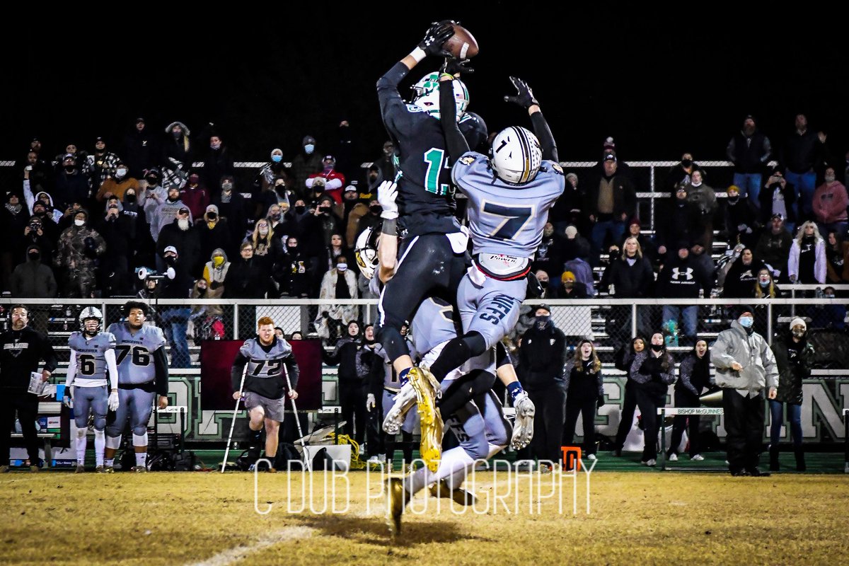 CDubPhoto405's tweet photo. That catch! Those hands!  Your heart!  You are electric... @cole_limber 👀 👉🏻 ☘️1️⃣3️⃣☘️ #bmchsokc #bmchsfootball #irishdna #playofffootball #ossaa5aplayoffs @BMCHSOKC @McGuinness_FB https://t.co/EHy2NXOq3b