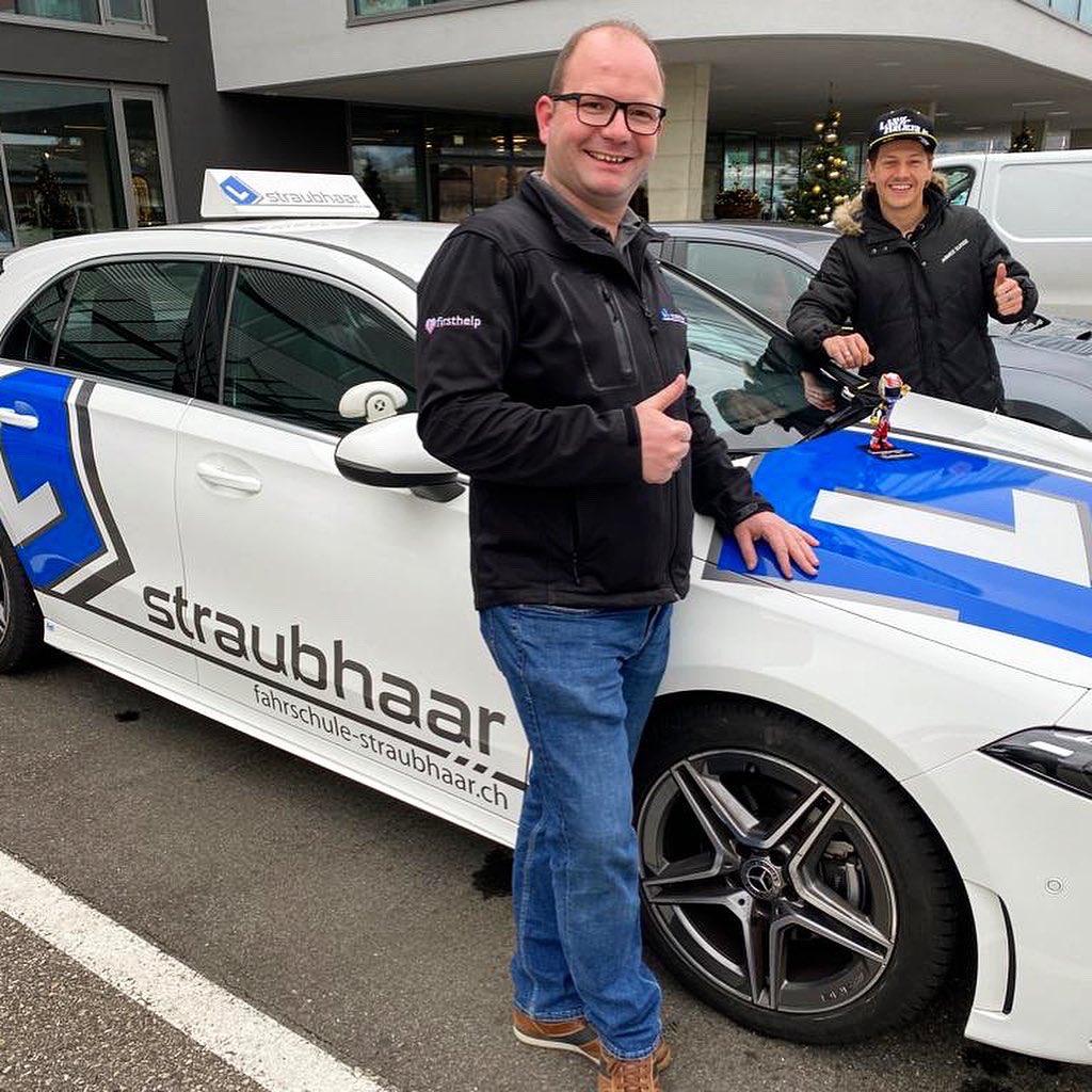 DomiAegerter77's tweet photo. Danke Pädu für die Support 🙏 de beschdi Fahrlehrer 🌍 🚗🛵 book now 📞🏍@fahrschule_straubhaar und eifach e geile cheib 😜
#fahrlehrer #töff #kurs #vku #anhänger #nothelfer #swiss #best #friends #happy #boys #kart #expert #domi77 #fahrschulestraubhaar #aegi77 #ad77 #77 https://t.co/BEokp6npC9